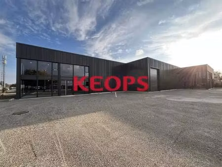 location local d'activités 684 m²