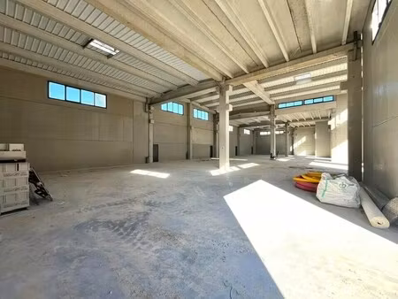 location entrepôt 385 m²