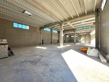 location entrepôt fayence 83440 385m²