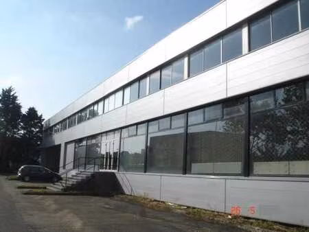 location entrepôt 80 m² à 3 700 m²