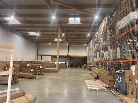 location entrepôt 810 m²