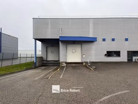 location local d'activités 2 338 m²