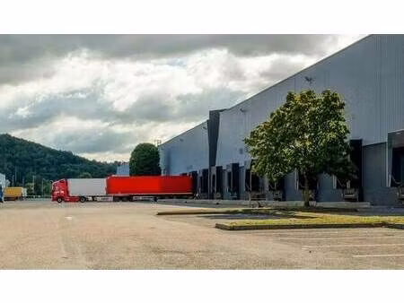 location entrepôt 18 020 m²
