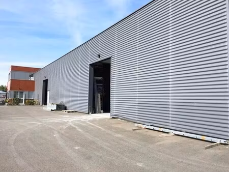 location local d'activités 531 m²