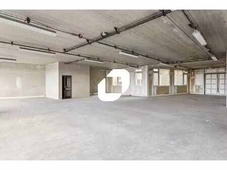 location local d'activités 288 m²