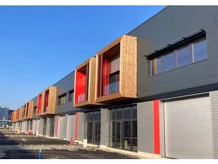 location local d'activités 378 m² à 4 536 m²