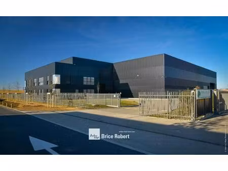 location local d'activités 2 883 m²