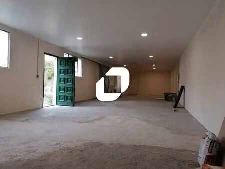location local d'activités 150 m²