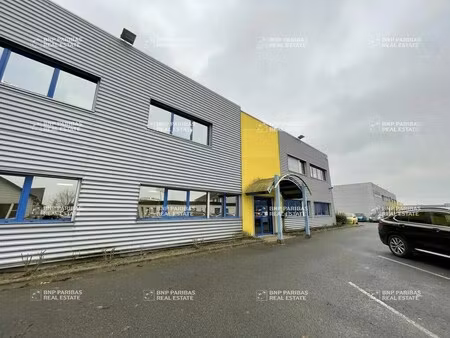 location local d'activités 938 m²