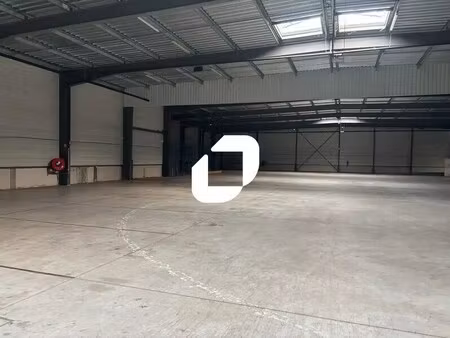 location local d'activités 2 000 m²