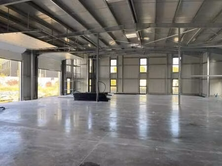 location local d'activités 446 m²