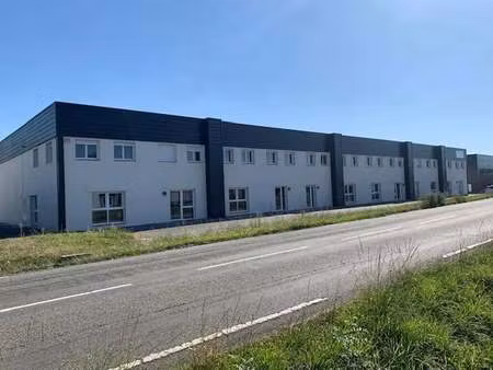 location local d'activités 303 m²