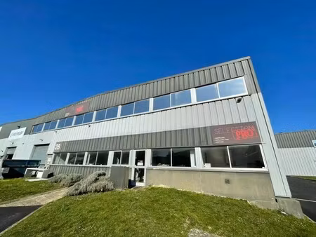 location local d'activités 887 m²