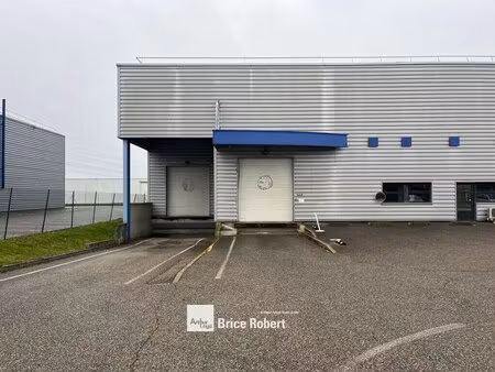 location local d'activités 2 338 m²