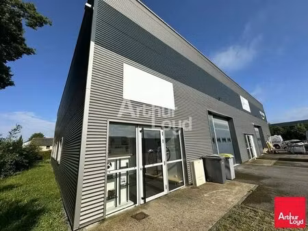 location local d'activités 445 m²