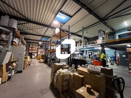 location local d'activités 700 m²