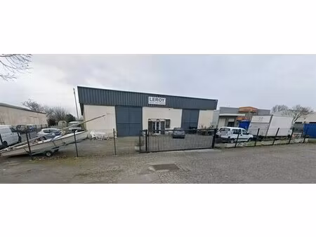 location local d'activités 1 200 m²