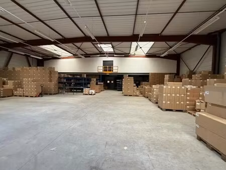 location local d'activités 1 500 m²