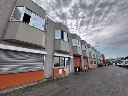 location local d’activités 369m²