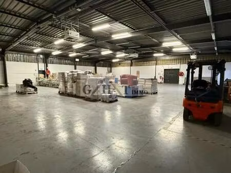 location entrepôt 790 m²
