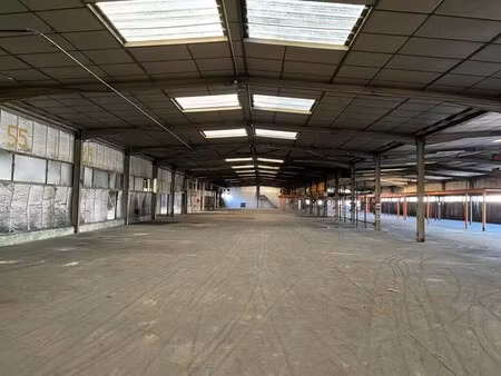 location entrepôt 5 243 m²