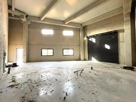 location entrepôt 200 m²