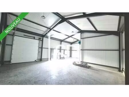 location entrepôt 110 m² à 235 m²