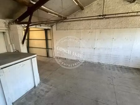location entrepôt 588 m²