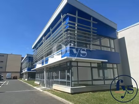 location local d'activités 705 m²