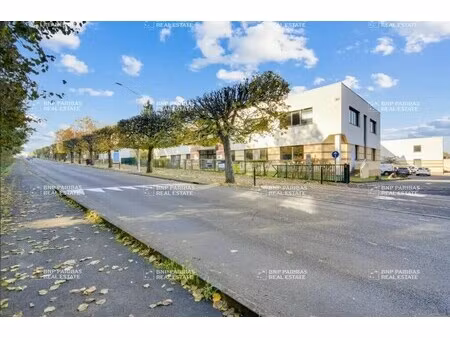 location local d'activités 518 m²