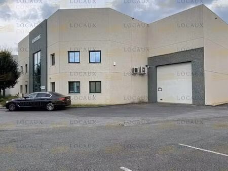 location local d'activités 470 m² à 1 052 m²