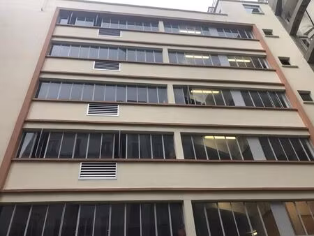 location local d'activités 3 018 m²