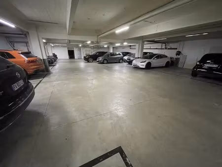 location local d’activités paris 75016 903m²