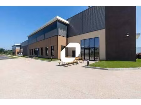 location local d'activités 1 823 m² à 6 578 m²