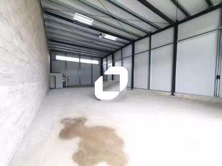 location local d'activités 150 m²