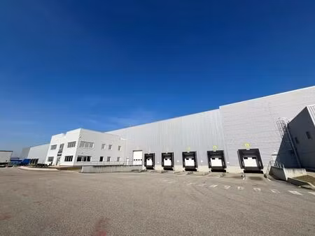 location entrepôt 18 581 m²
