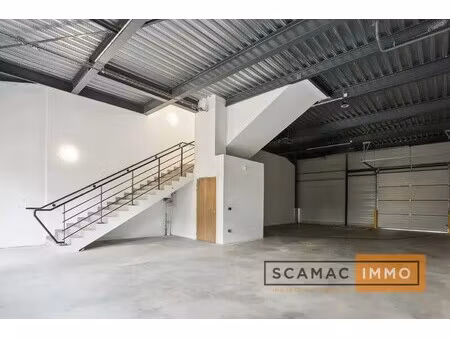 location entrepôt 256 m²