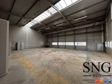 location entrepôt 253 m²