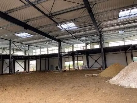 location entrepôt 407 m²