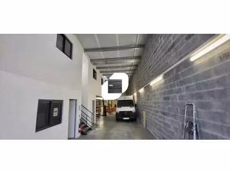 location entrepôt 390 m²