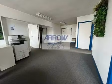 location entrepôt 1 010 m²