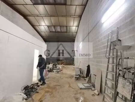 location entrepôt 140 m²