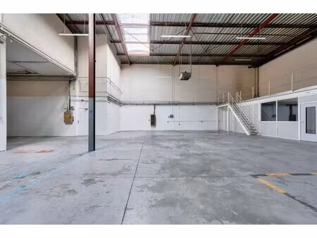location entrepôt 630 m²