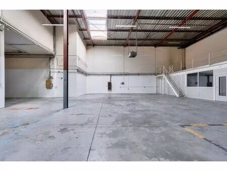 location entrepôt trappes 78190 630m²