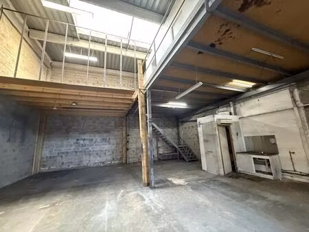 location entrepôt 125 m²