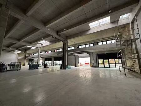 location entrepôt bobigny 93000 687m²
