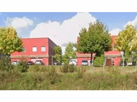 location local d'activités 361 m²