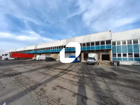 location local d'activités 2 330 m²