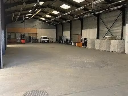 location local d'activités 1 100 m²