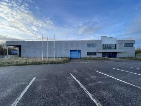 location local d'activités 1 500 m²